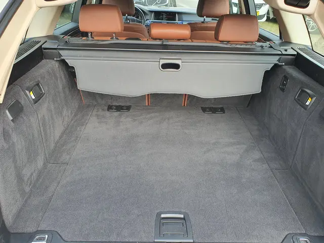 BMW 5 Serie Touring 528xi High Executive 2014 Benzine 33