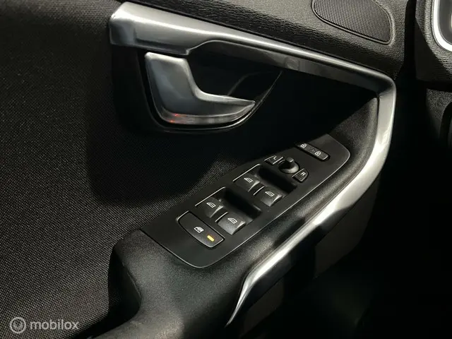 Volvo V40 1.6 D2 Kinetic [ NAP navigatie pdc ] 2013 Diesel 19