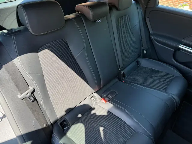Mercedes-Benz B-Klasse 180 Premium Plus 2020 Benzine 26