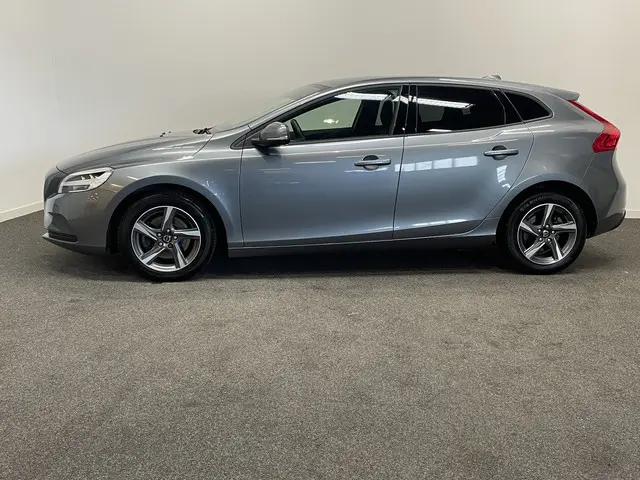 Volvo V40 2.0 123pk Momentum 2018 Benzine 2