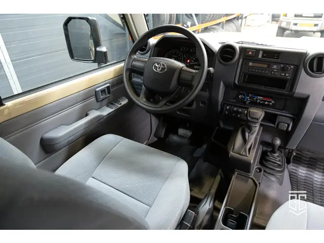 Toyota Land Cruiser GRJ78 A/T 2025 Benzine 12