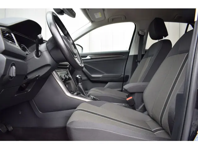 Volkswagen T-Roc 1.5 TSi 150pk Sport 2019 Benzine 7