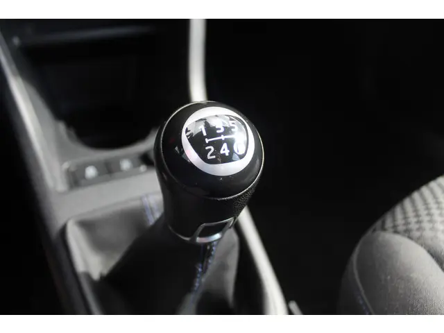 Volkswagen up! 1.0 CLUB high up! BlueMotion 2015 Benzine 22