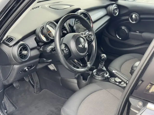 MINI 5-Deurs Cooper 1.5 Salt 2015 Benzine 20