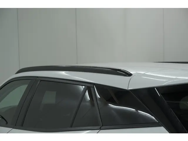 Peugeot 2008 PureTech 130 EAT8 Allure 2022 Benzine 18