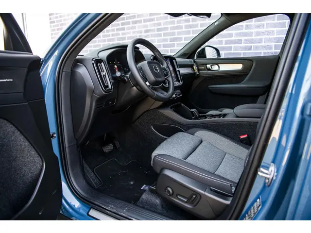 Volvo XC40 2.0 B4 Plus Dark 2025 Benzine 18