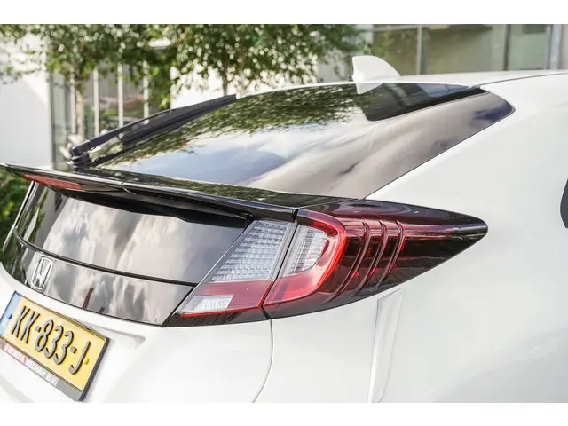 Honda Civic 1.8i VTEC ELEGANCE - SPORT 2016 Benzine 37
