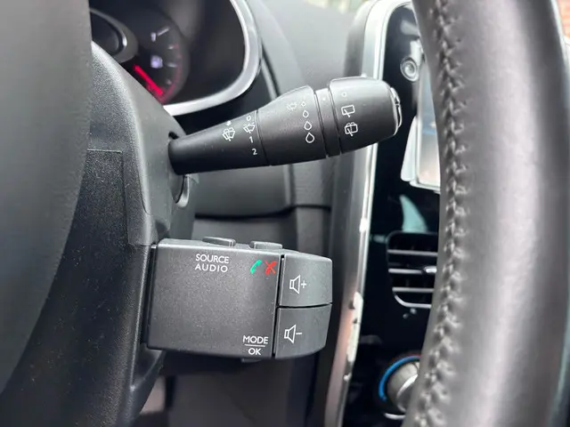 Renault Clio 0.9 TCe Eco2 Limited 2016 Benzine 27