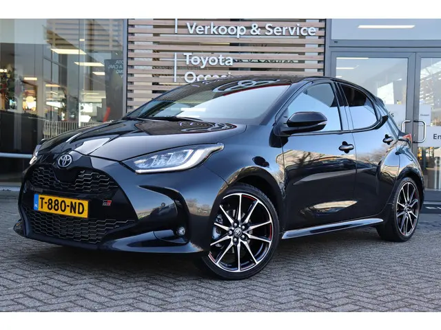 Toyota Yaris 1.5 Hybrid GR Sport 2023 Hybride Benzine 12