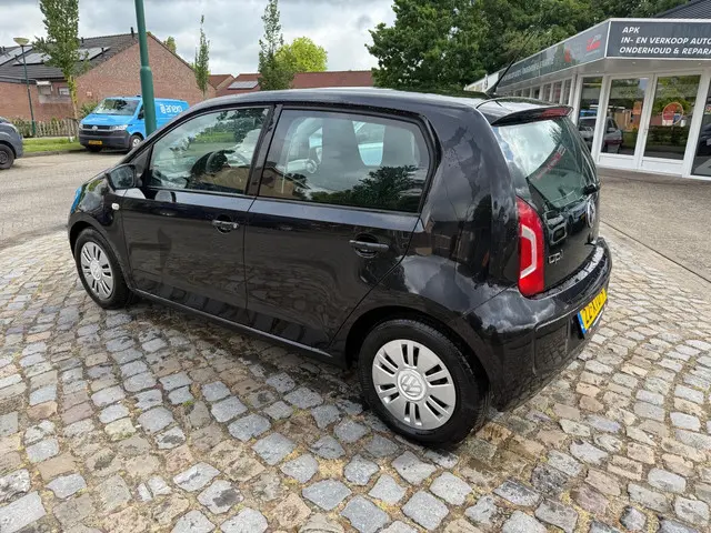 Volkswagen up! 3