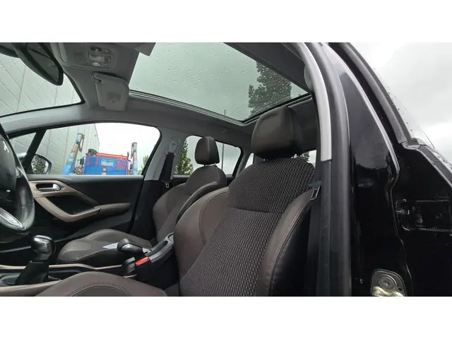 Peugeot 2008 1.2 VTi Allure Pack Premium Plus 2014 Benzine 34