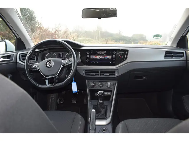 Volkswagen Polo 1.0 TSI Comfortline 2020 Benzine 23
