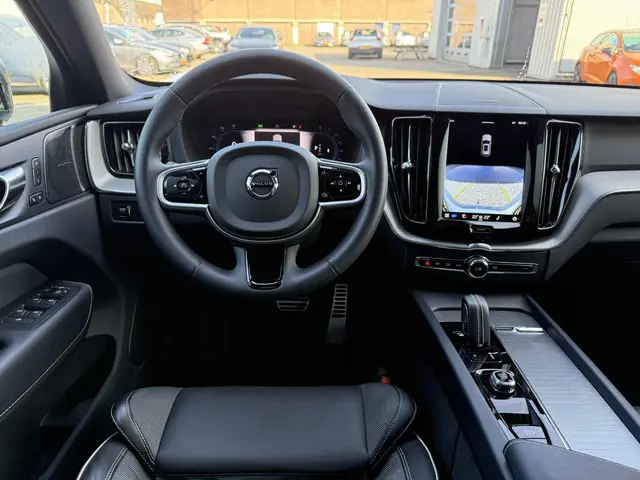 Volvo XC60 2.0 B5 R-Design 2022 Benzine 18