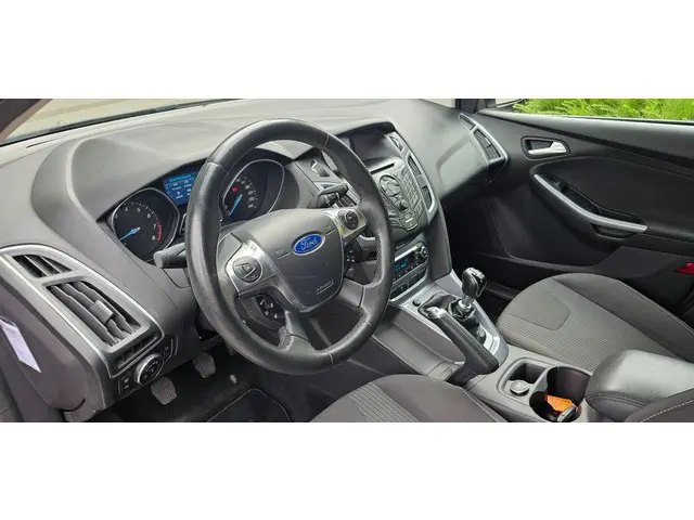 Ford Focus Wagon 1.0 EcoBoost Titanium 2012 Benzine 18
