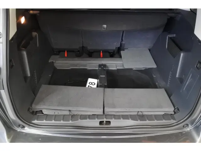 Peugeot 5008 1.6 VTi Access 2013 Benzine 17