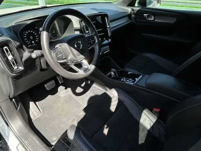 Volvo XC40 1.5 T2 R-Design 2021 Benzine 3