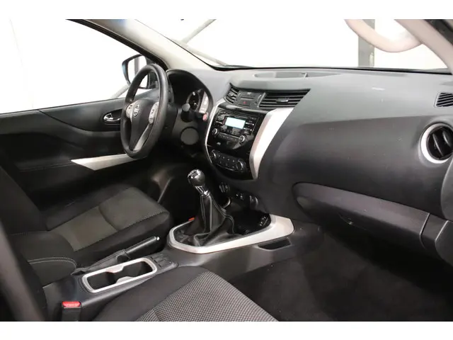 Nissan Navara 2.3 dCi PICK UP 4X4 2017 Diesel 5