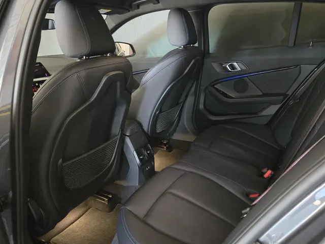 BMW 1 Serie 118i High Executive Edition 2019 Benzine 7