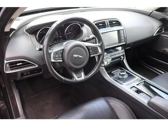 Jaguar XE 2.0 D R-Sport 2018 Diesel 7