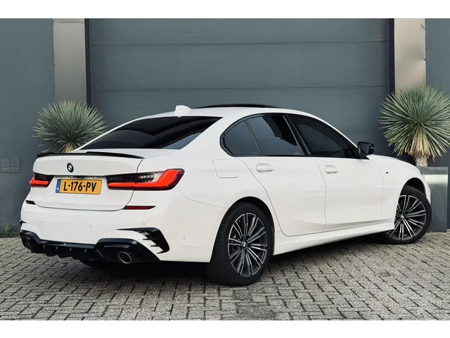 BMW 3 Serie 330e High Executive 2020 Hybride Benzine 16