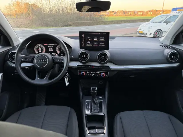 Audi Q2 35 TFSI S Edition 2024 Benzine 27