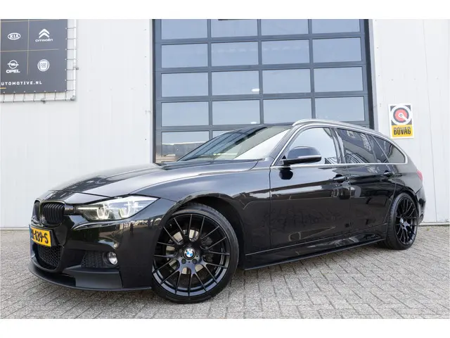 BMW 3 Serie Touring 320i M Sport Edition 2019 Benzine 2