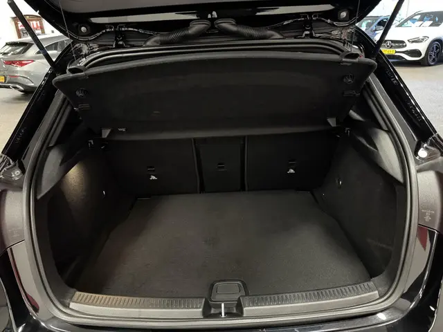Mercedes-Benz A-Klasse 200 AMG Line 2023 Benzine 15
