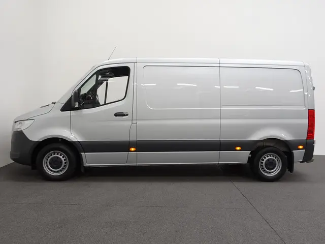 Mercedes-Benz Sprinter 140pk Automaat L2H1 2021 Diesel 6