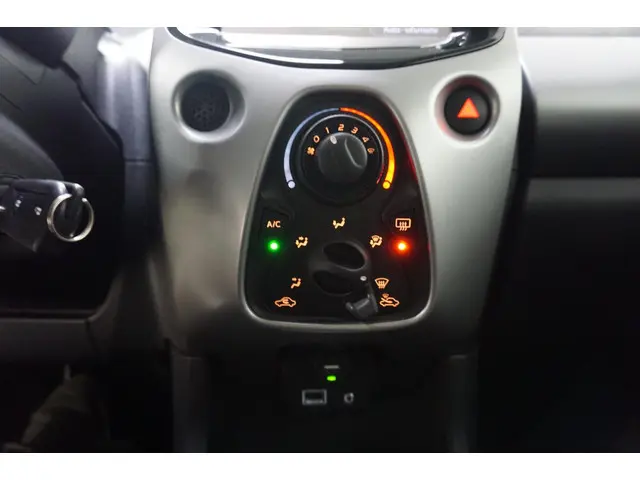 Toyota Aygo 1.0 VVT-i x-sport 2016 Benzine 10