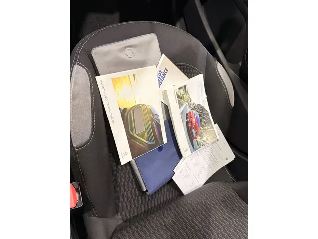 Peugeot 208 HB 1.2 VTi Style Navi/Clima 2014 Benzine 30