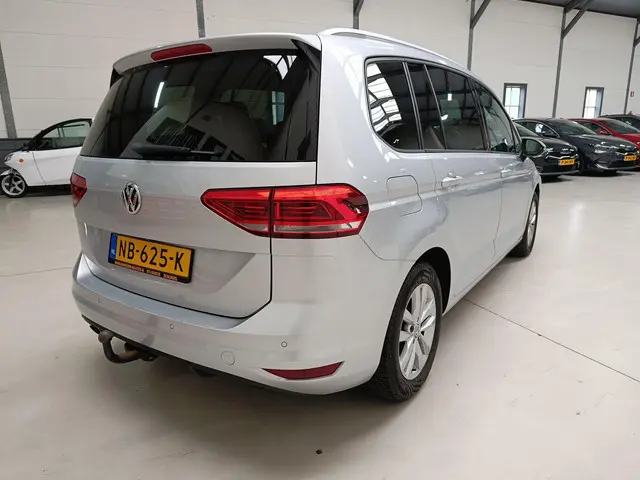 Volkswagen Touran 1.4 TSI Connected Series 2017 Benzine 12