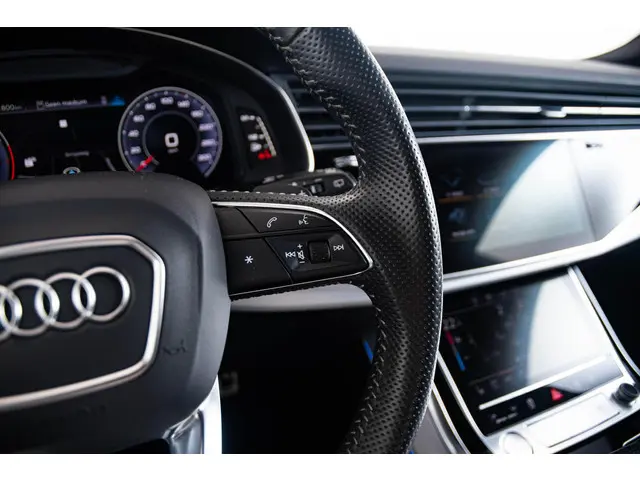 Audi Q8 55 TFSI quattro Pro Line Plus 2020 Benzine 52