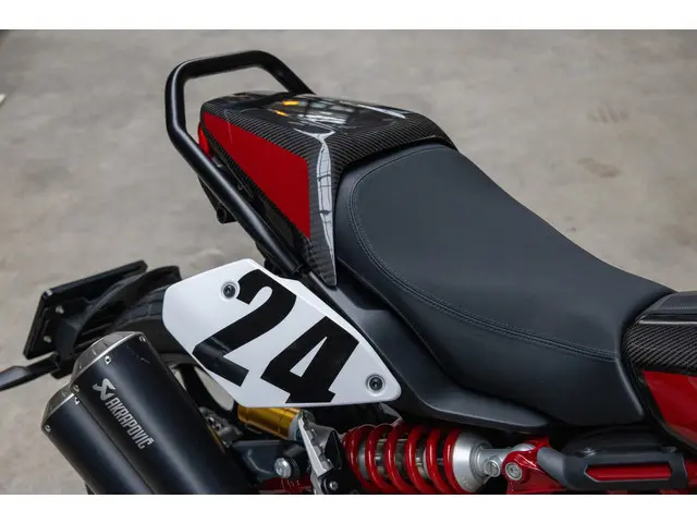 Indian FTR 1200 Carbon *Akrapovic* 2020 Benzine 6