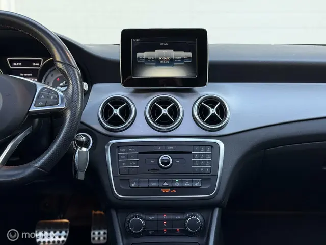 Mercedes-Benz CLA Shooting Brake 180 2015 Benzine 13