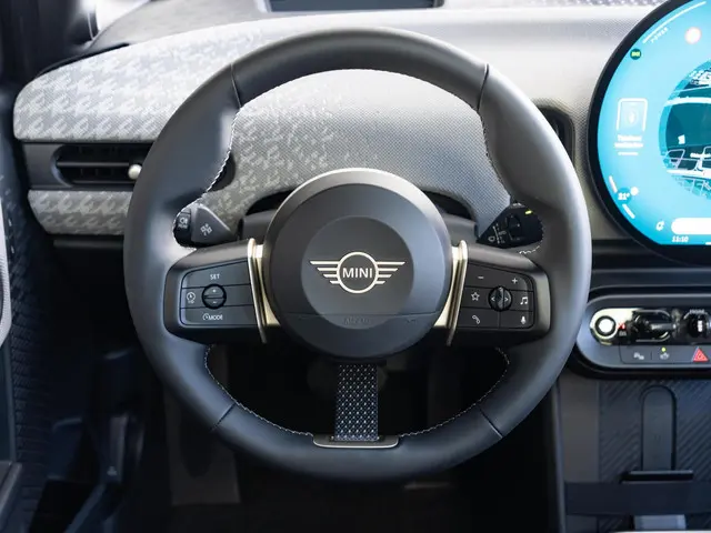 MINI 5-Deurs Cooper C Favoured 2025 Benzine 8