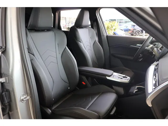 BMW iX1 xDrive30 2025 Elektrisch 8