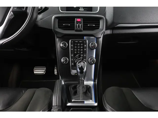 Volvo V40 2.0 D2 R-Design 2016 Diesel 28