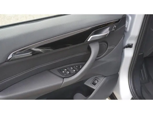 BMW X1 sDrive18i 140pk High Executive 2019 Benzine 44