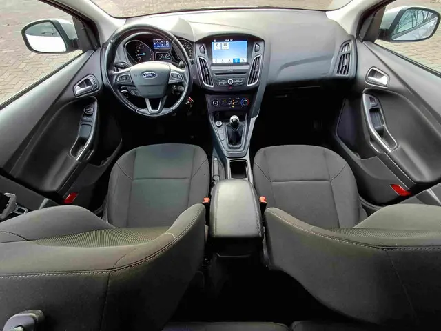 Ford Focus Wagon 1.0 Trend 2017 Benzine 6