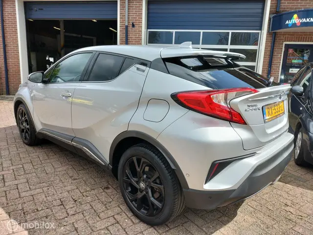 Toyota C-HR 1.8 Hybrid Black Edition 2018 Hybride Benzine 8
