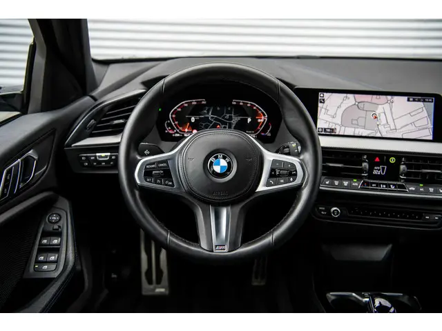 BMW 1 Serie 120i | M Sport | PDC | LED | 19 inch | 2022 Benzine 7