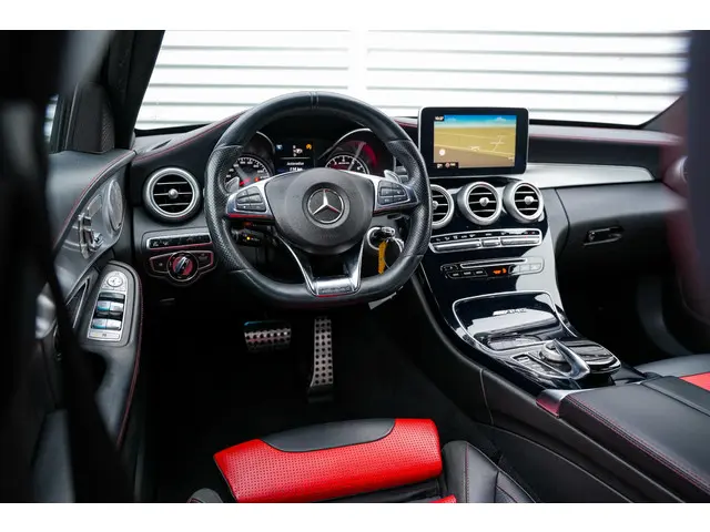 Mercedes-Benz C-Klasse AMG 63 2015 Benzine 4
