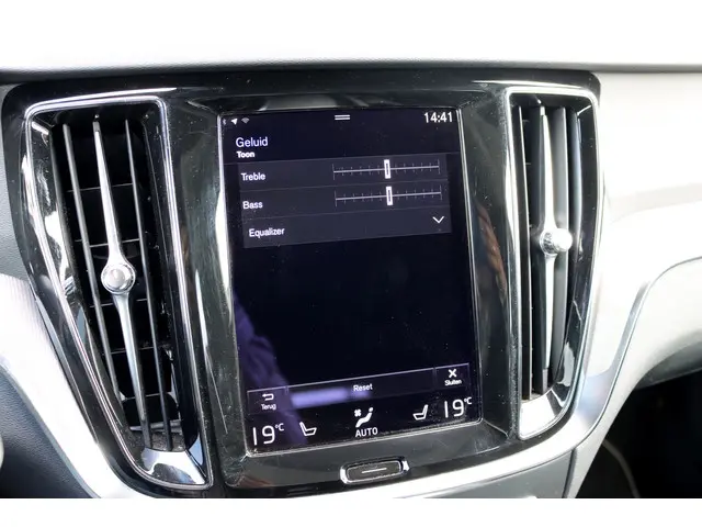 Volvo V60 2.0 B4 R-Design Aut8 | 2021 Benzine 33