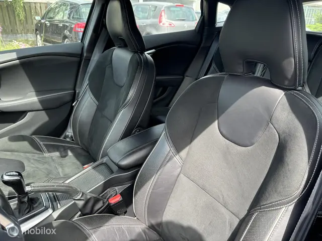 Volvo V40 2.0 T2 R-Design 2019 Benzine 12