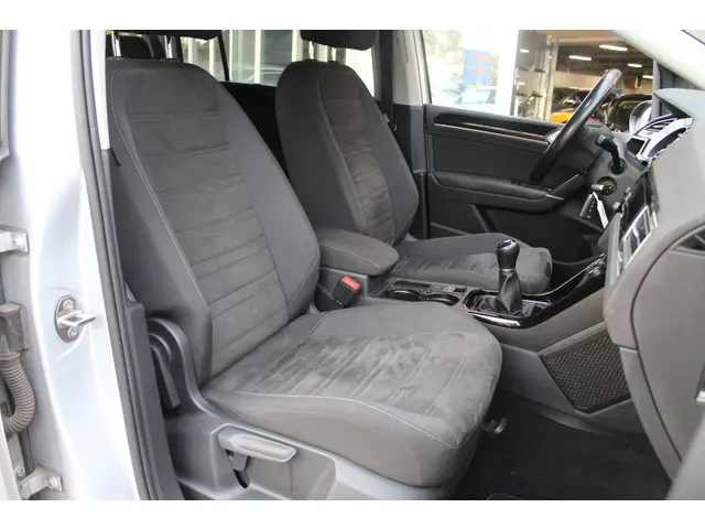 Volkswagen Touran 1.2 TSI Highline 7p 2016 Benzine 23