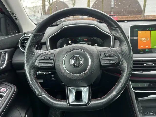 MG EHS 1.5 TGDI Luxury 2023 Hybride Benzine 14