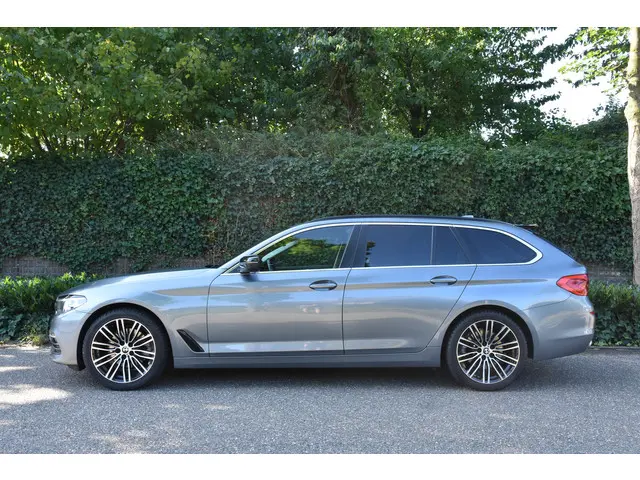 BMW 5 Serie Touring 520i Executive Edition 2019 Benzine 3