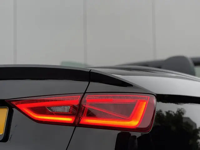 Audi A3 Cabriolet 1.4 TFSI CoD S Line 2015 Benzine 16