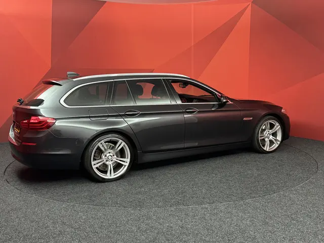 BMW 5 Serie Touring 520i Luxury Edition 2014 Benzine 21