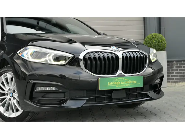 BMW 1 Serie 118i Executive Edition 2020 Benzine 12